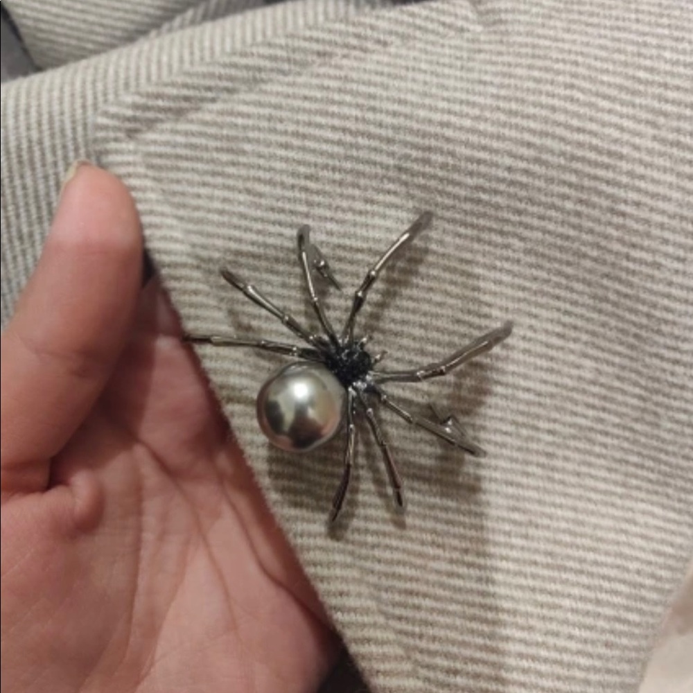 🔥Restock- Black Pearl Spider Brooch - Picture 7 of 7
